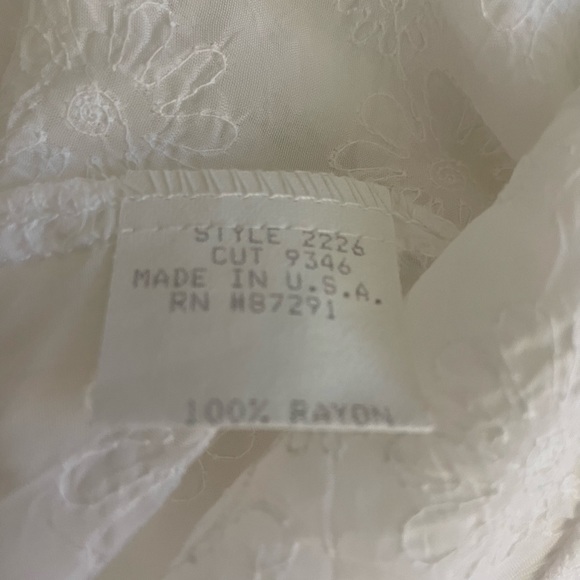 Johnny Was White Floral Embroidered Snap Down Top. Like New!! - Picture 11 of 11